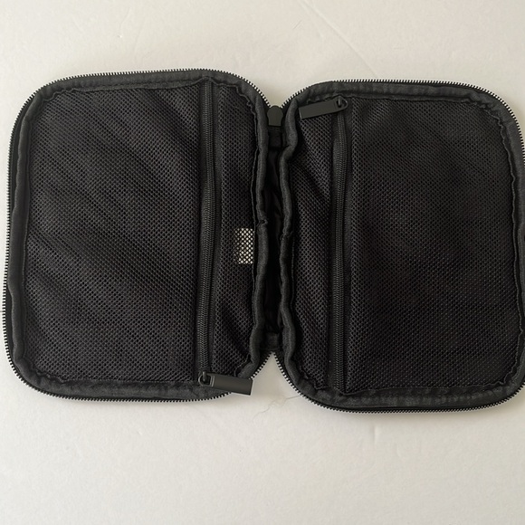 My tagalongs Charger and Cord Travel Case - Picture 2 of 3